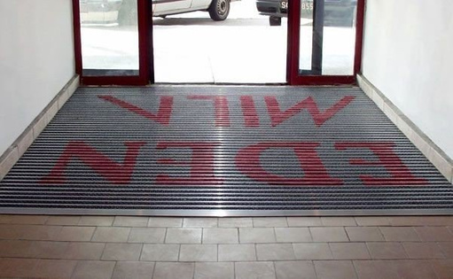 Wycieraczki aluminiowe i mosiężne "LOGO"